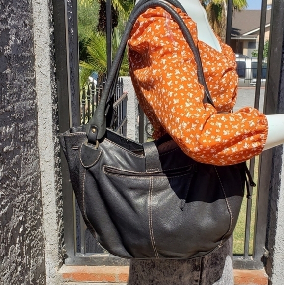 This Michael Rome Designs bag - Picture 3 of 7